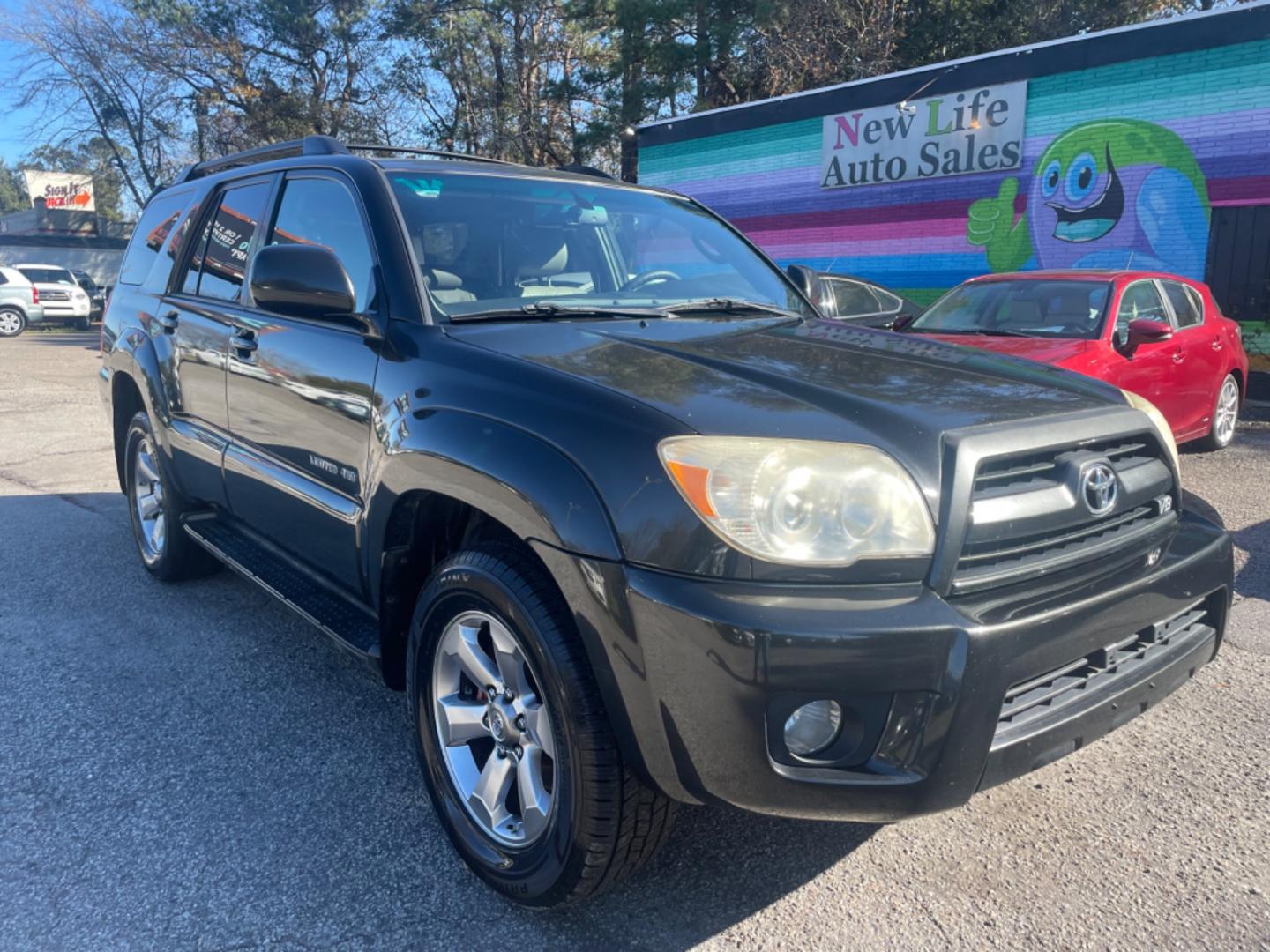 2007 GRAY TOYOTA 4RUNNER LIMITED (JTEBT17R778) with an 4.7L engine, Automatic transmission, located at 5103 Dorchester Rd., Charleston, SC, 29418-5607, (843) 767-1122, 36.245171, -115.228050 - Clean Spacious Interior with Leather, Power Rear Window, CD/AUX/Sat, Navigation, Backup Camera, Dual Climate Control, Power Everything (windows, locks, seats, mirrors), Memory/Heated Seats, Keyless Entry, Tow Package, Alloy Wheels. Local Trade-in! Clean CarFax (no accidents reported!) 186k miles Lo - Photo#0